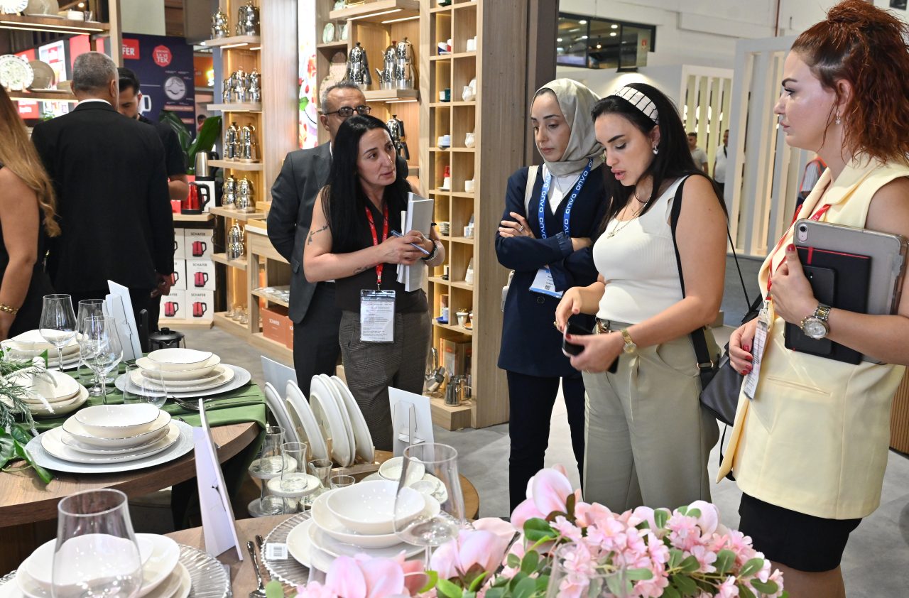Katılımcı ve ziyaretçi görüşmeleri