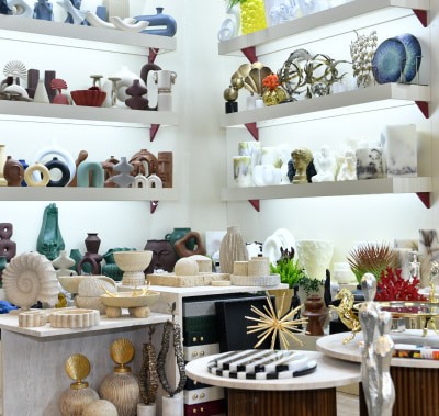 A photo of a group of decorative objects designed in different shapes, such as humans, animals and others.